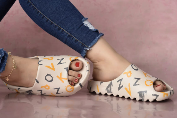 Pantuflas Estampadas Letras Beige