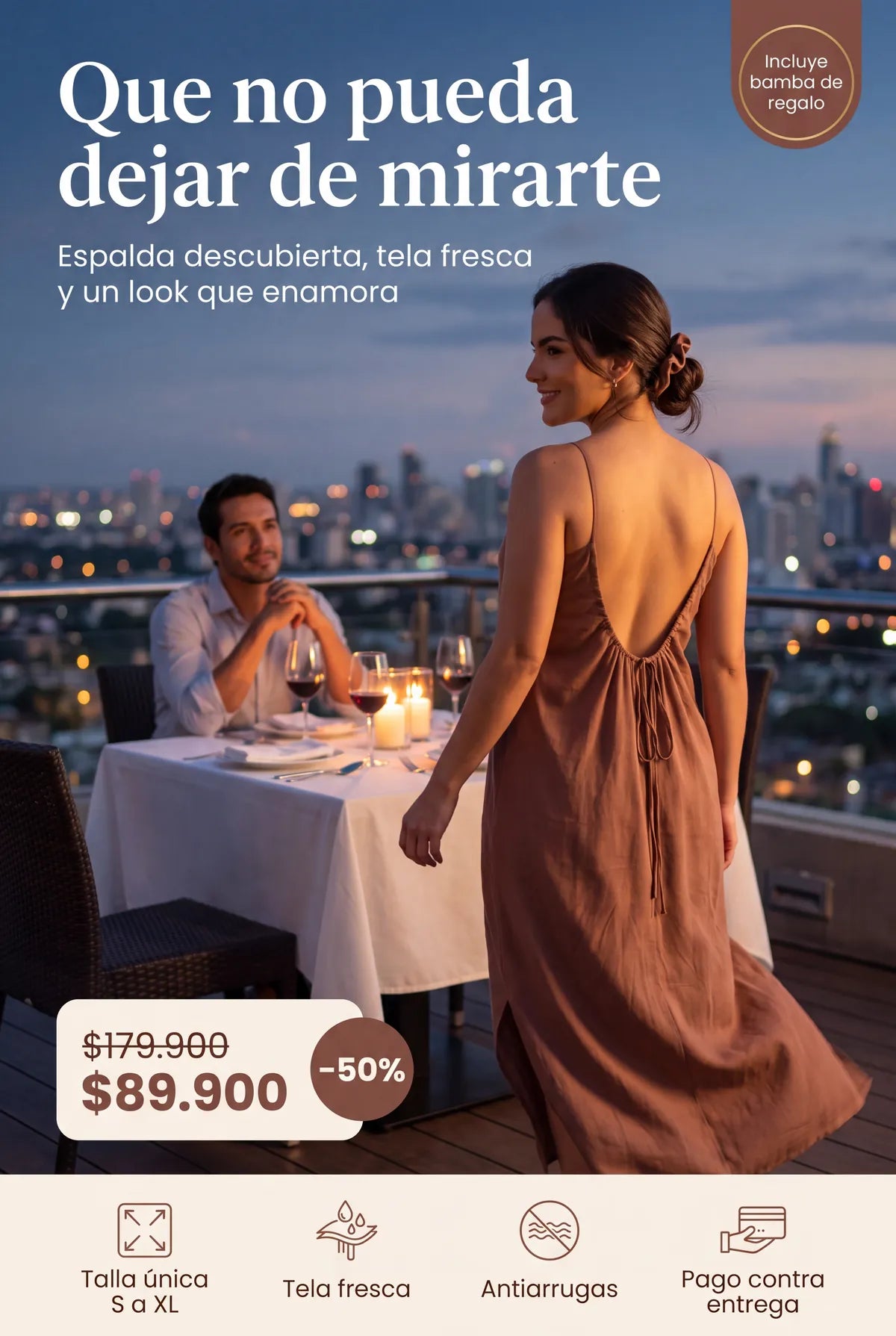 Mujer con vestido Bata Chic cocoa de espalda descubierta en una cena romántica
